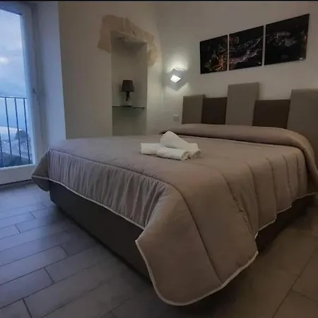 Casa Malu 17 Cin I T 0 7 1 0 3 3 B 4 0 0 0 8 8 3 3 2 *