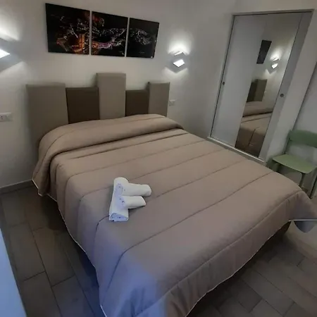 Casa Malu 17 Cin I T 0 7 1 0 3 3 B 4 0 0 0 8 8 3 3 2 *